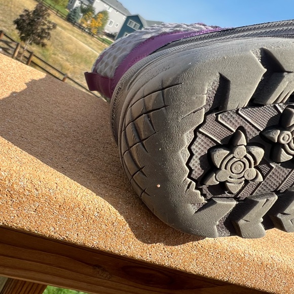 Girls North Face boots size 1 - Picture 7 of 10